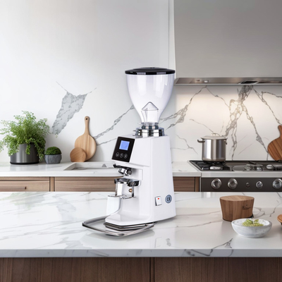 Zilveren koffiemolen met veiligheidsbescherming